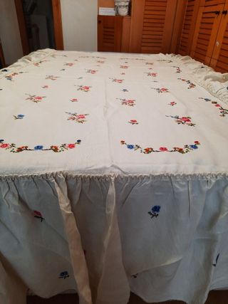 Colcha lino bordada - Cama 105cm