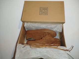 EMMSHU - Zapatos ante marrón