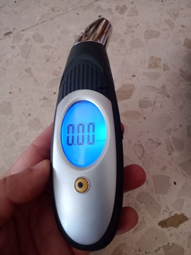 Medidor presión neumáticos Ring Automotive