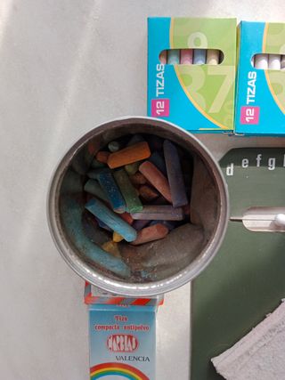 Pizarra infantil + tizas de colores