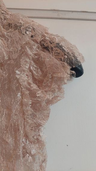 Blusa encaje beige Lori Francis