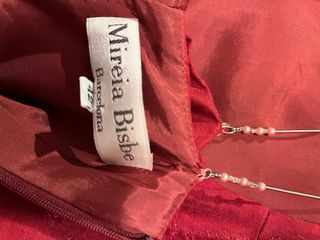 Vestido rojo Mirea Bisbe fiesta de color granate ,