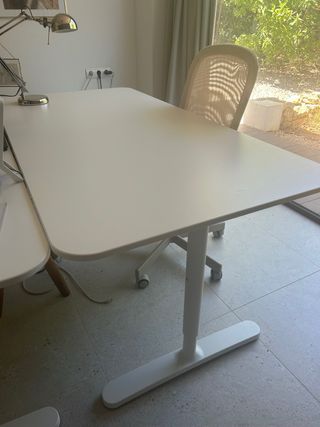 Escritorio y silla de oficina