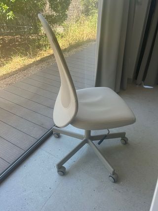 Escritorio y silla de oficina