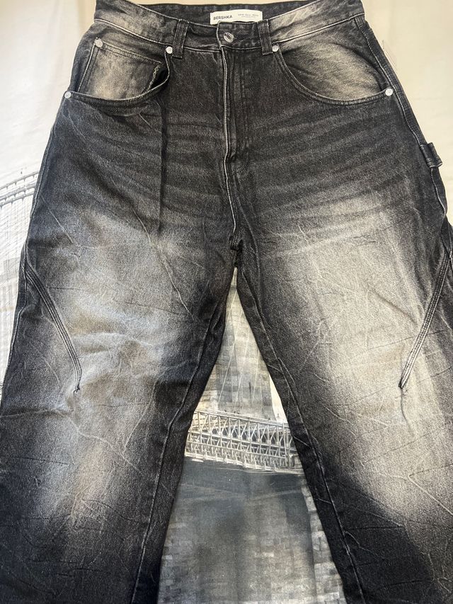 Vaqueros Bershka negros -talla 40