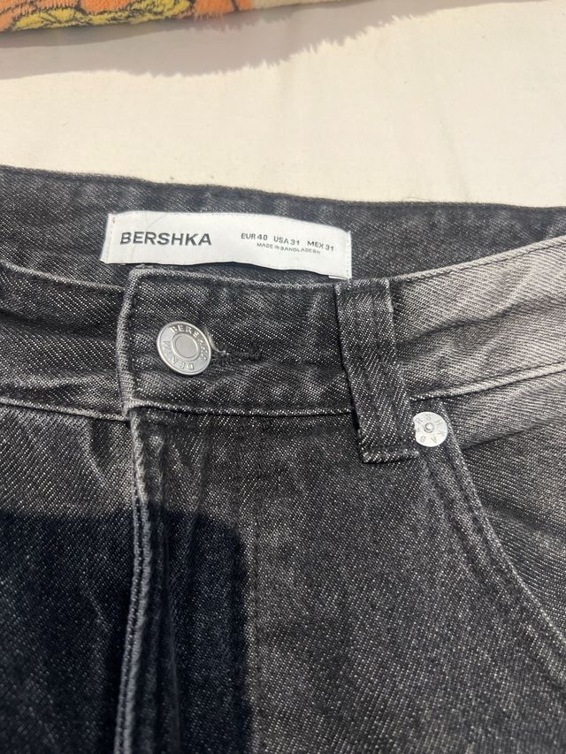 Vaqueros Bershka negros -talla 40
