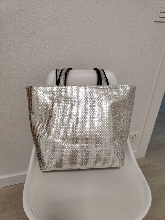 Bolso capazeta en plata, gran capacidad. 