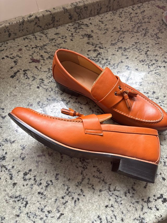 Zapatos de salón marrón coñac