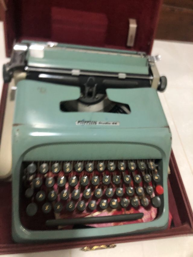 Olivetti Studio 44: Máquina de escribir