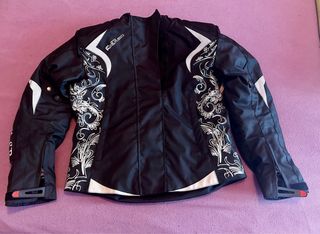 Chaqueta moto mujer K&N y guantes Garibaldi.