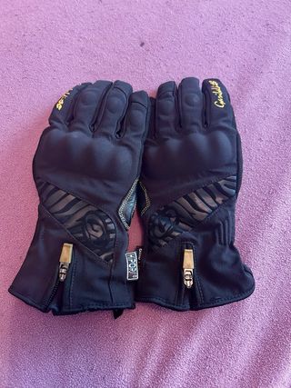 Chaqueta moto mujer K&N y guantes Garibaldi.