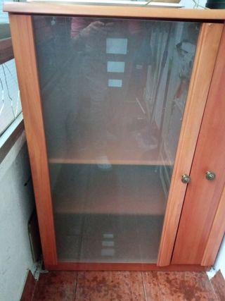 Mueble vitrina marrón
