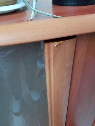 Mueble vitrina marrón