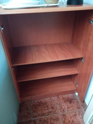 Mueble vitrina marrón
