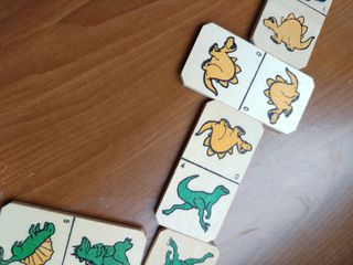 Dominó de dinosaurios