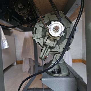 Máquina coser industrial Alfa con motor