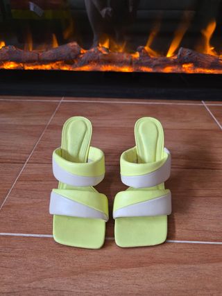 Zapatos tacón amarillo lima verano