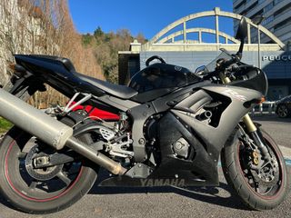 Yamaha R6 - Moto deportiva