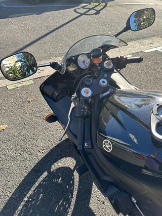 Yamaha R6 - Moto deportiva