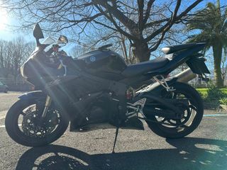 Yamaha R6 - Moto deportiva