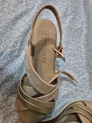 Sandalias Pitillos beige y dorado