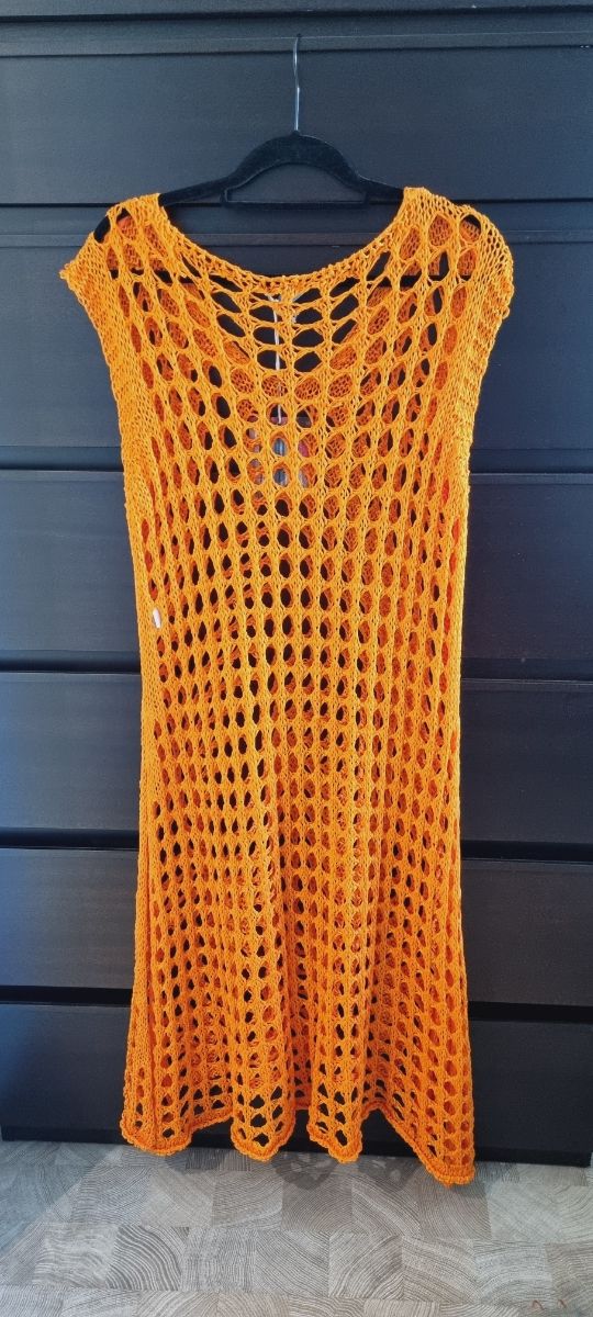 Vestido playero calado naranja.