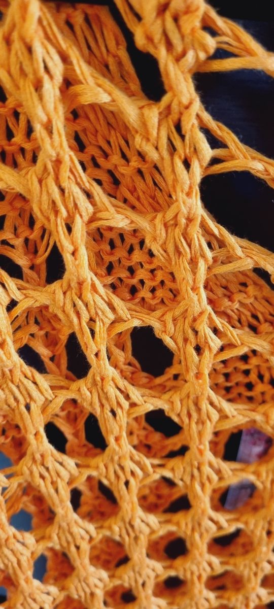 Vestido playero calado naranja.