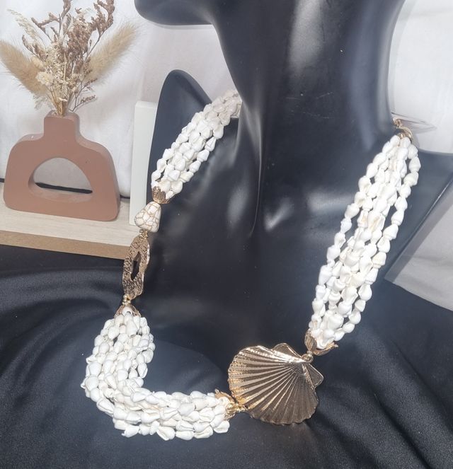 Collar conchas dorado y blanco