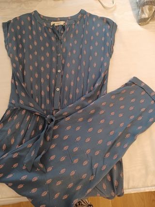 Mono niña azul estampado hojas