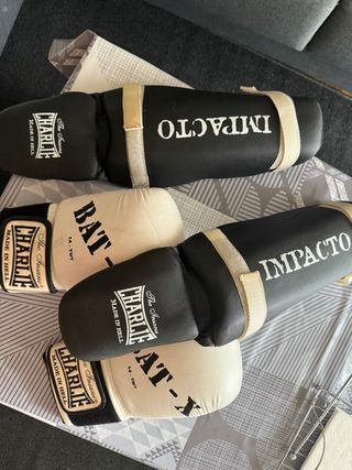 Guantes boxeo Charlie 14 oz + Tibiales