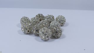 Bola grande de stras con brillantes blancos
