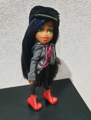 Muñeca Bratz con ropa