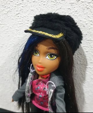 Muñeca Bratz con ropa