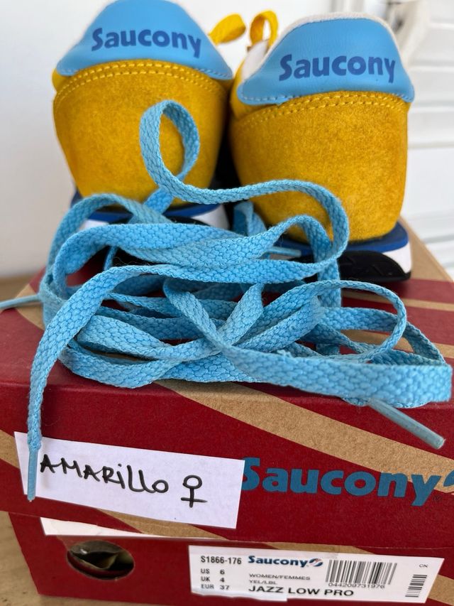 Bambas Saucony. Amarillas y logo en azul
