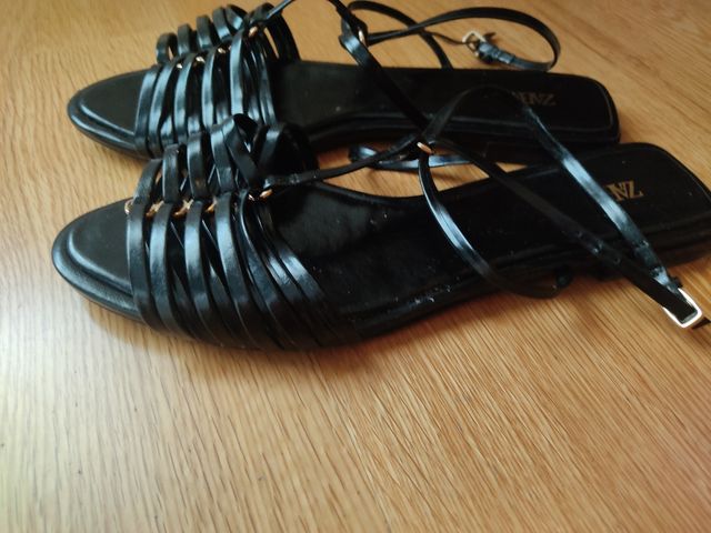 Sandalias Zara negras -talla 39