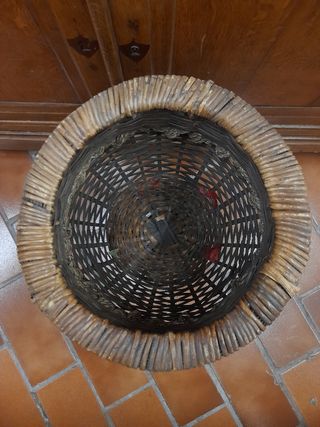 Cesta mimbre trenzada