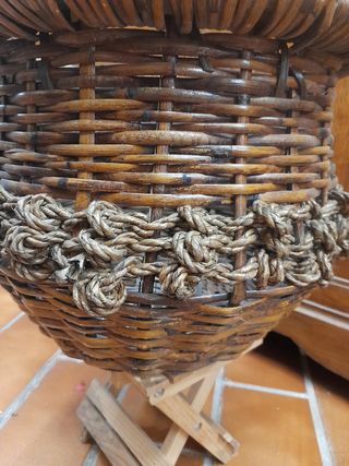 Cesta mimbre trenzada