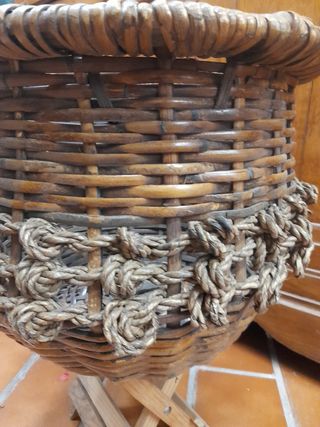 Cesta mimbre trenzada