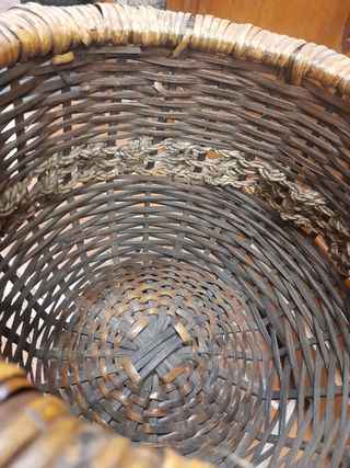 Cesta mimbre trenzada