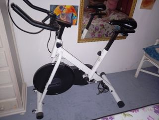 Bicicleta estática ejercicio