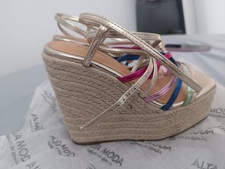 Sandalias plataforma doradas multicolor nº35