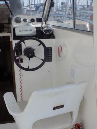 BARCO A MOTOR LEVANT 700 SPORT FISHING