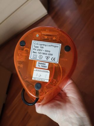 Lampada da tavolo arancione