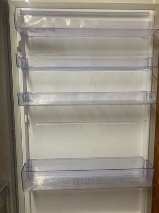 Frigorifico Beko RCNE560K30W Averiado para piezas