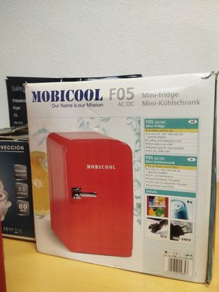 Mininevera Mobicool F05 AC/DC roja