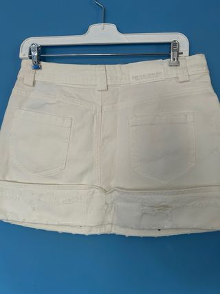 Minifalda Zara blanca c/perlas - Talla 6