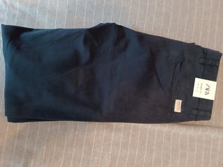 Pantalones Zara Hombre .
Talla 40, azul marino.