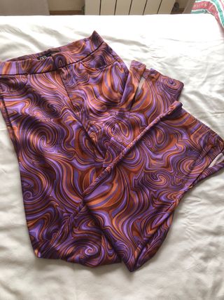 Pantalones Zara estampados, talla como una 36