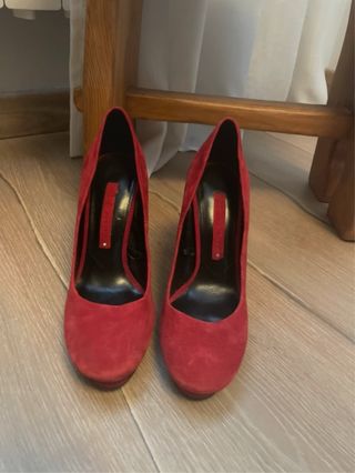 Zapatos Zara rojos tacón