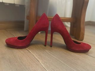 Zapatos Zara rojos tacón
